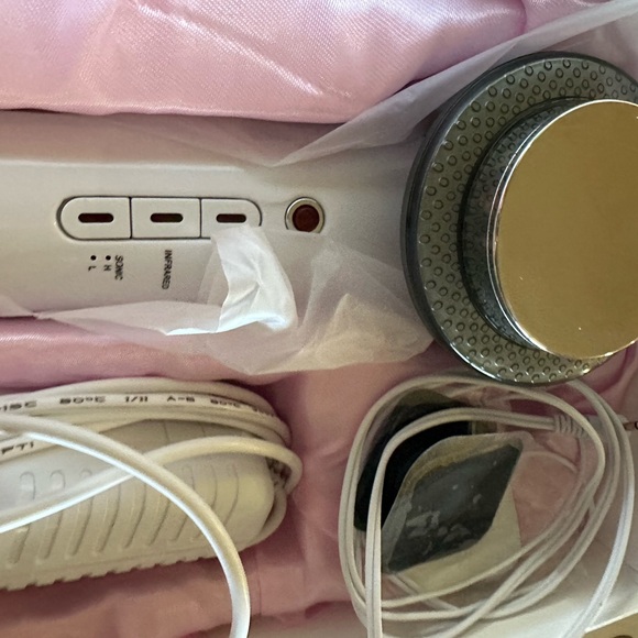 3 in 1 beauty machine. Never used and in original box. - Picture 5 of 7